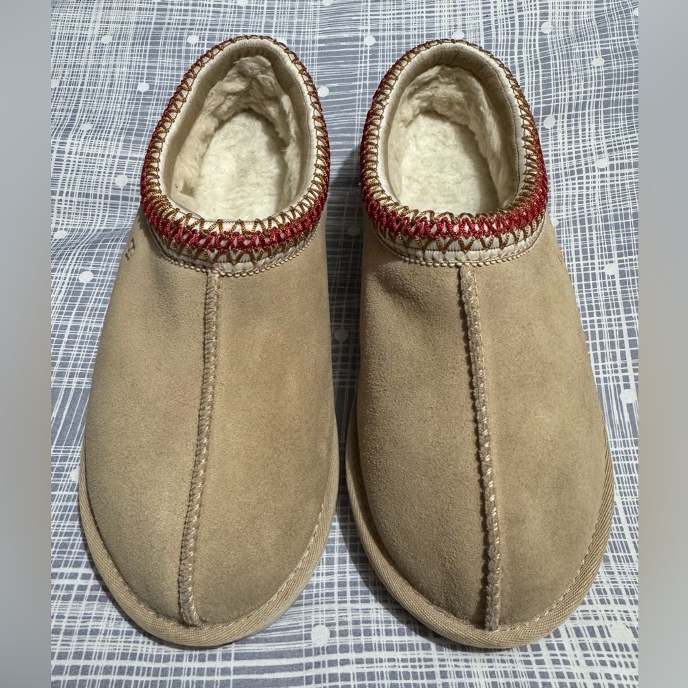 Ugg Tasman Slippers Sand Size 8 Like New!
